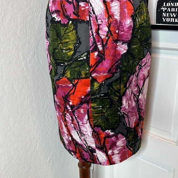 Trina Turk Rose Print Pencil Skirt Size 4 - Picture 4 of 6
